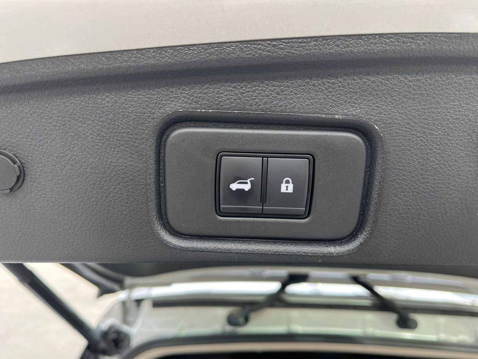 Used 2025 Nissan Pathfinder SV image 23