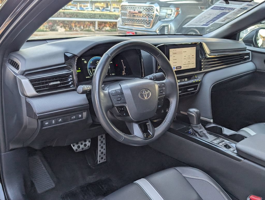 Used 2025 Toyota Camry SE FWD image 4
