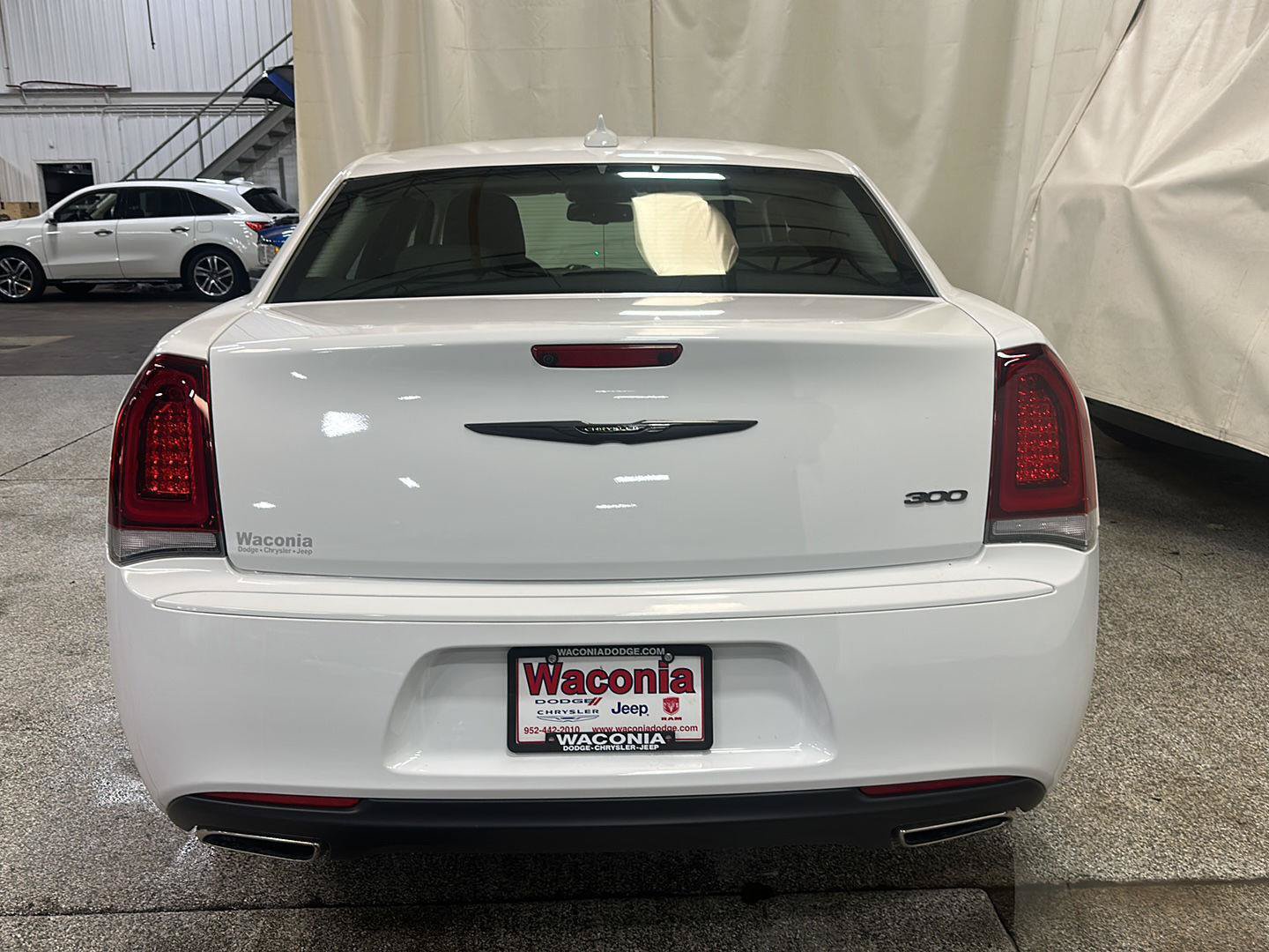 Used 2021 Chrysler 300 Touring w/ Sport Appearance Package RWD image 4