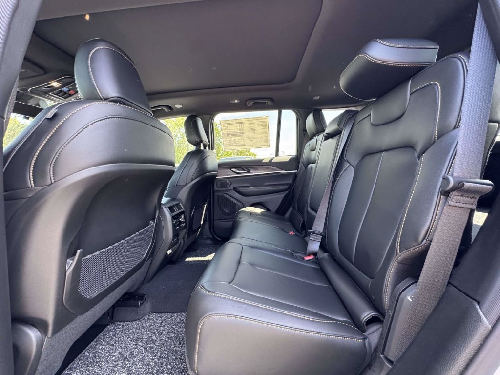 New 2026 Jeep Grand Cherokee Limited AWD/4WD image 14