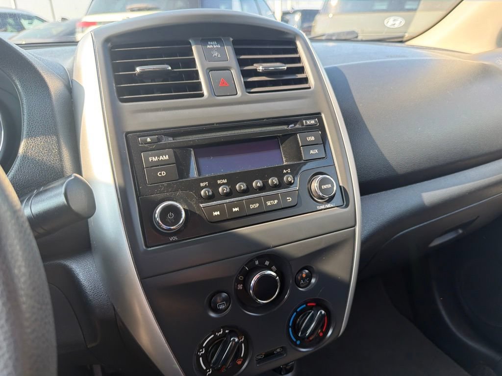 Used 2015 Nissan Versa SV FWD image 20