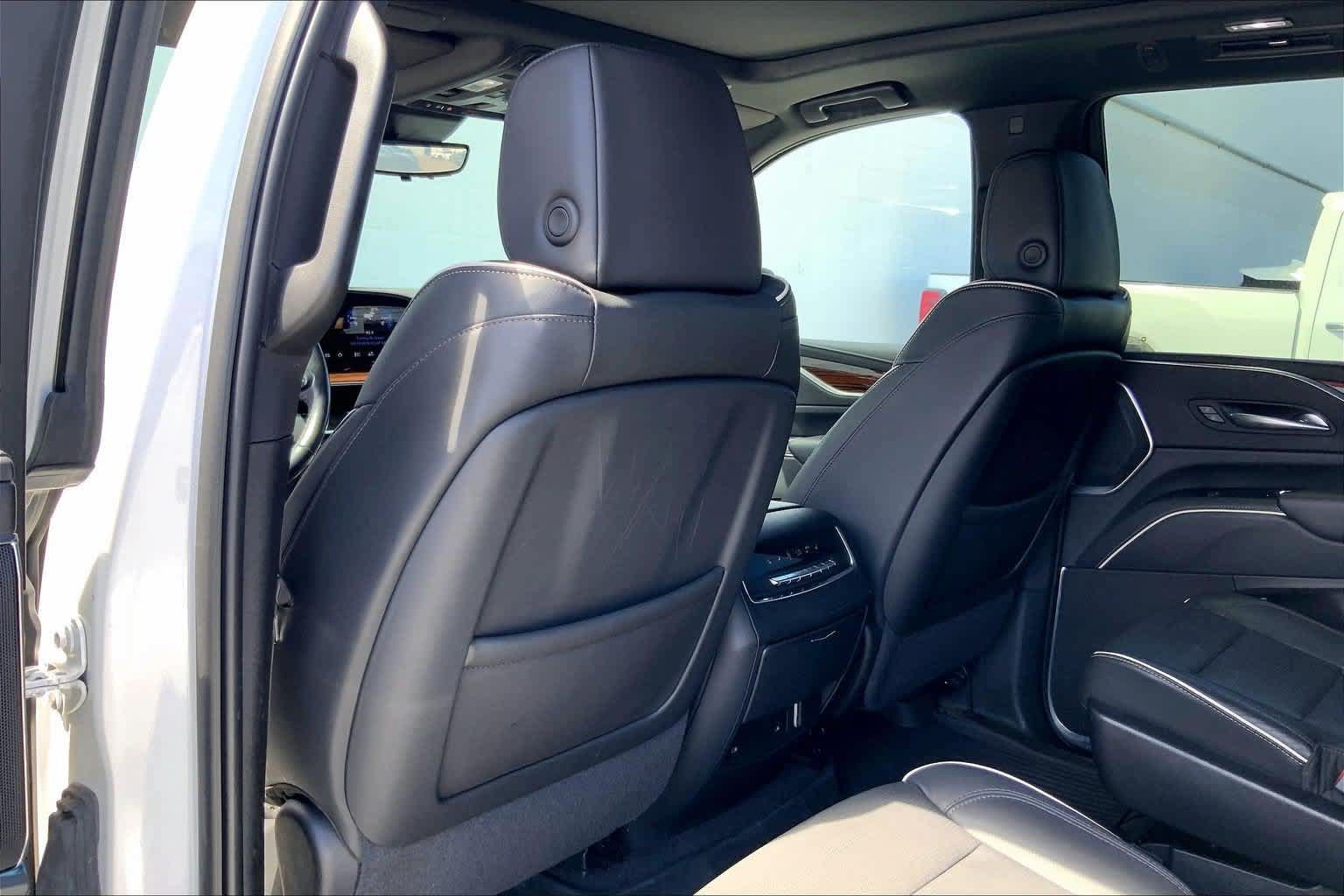 Used 2022 Cadillac Escalade Premium Luxury RWD image 12