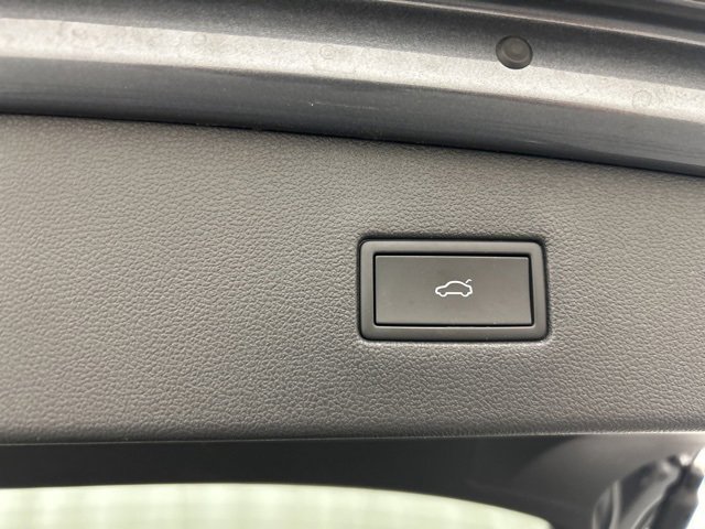 Used 2022 Volkswagen Tiguan SE w/ Panoramic Sunroof Package image 33