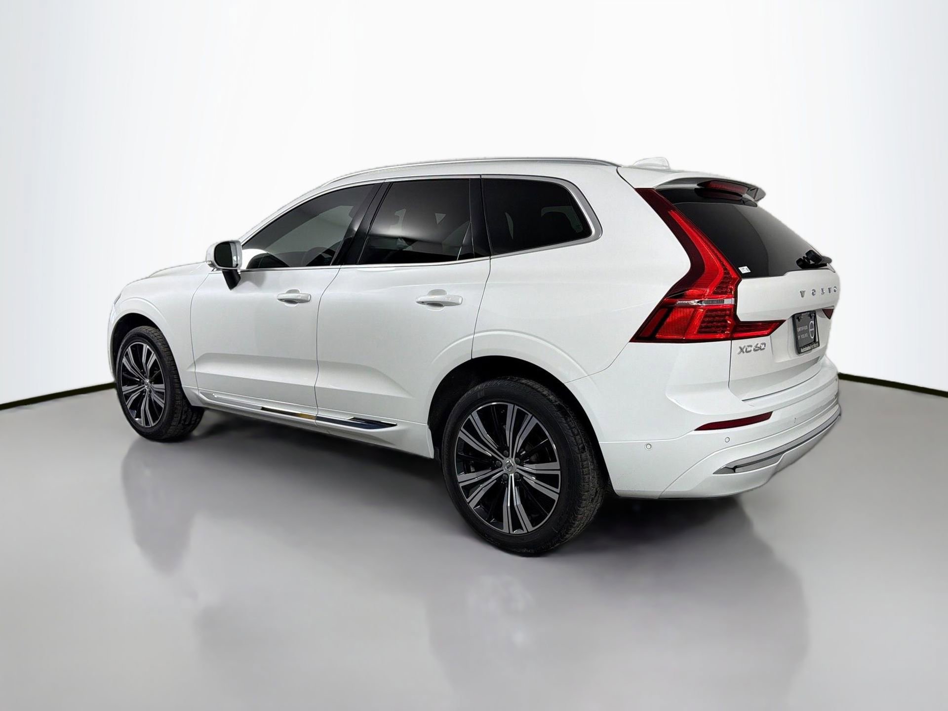 Certified 2023 Volvo XC60 B5 Ultimate w/ Climate Package FWD image 8