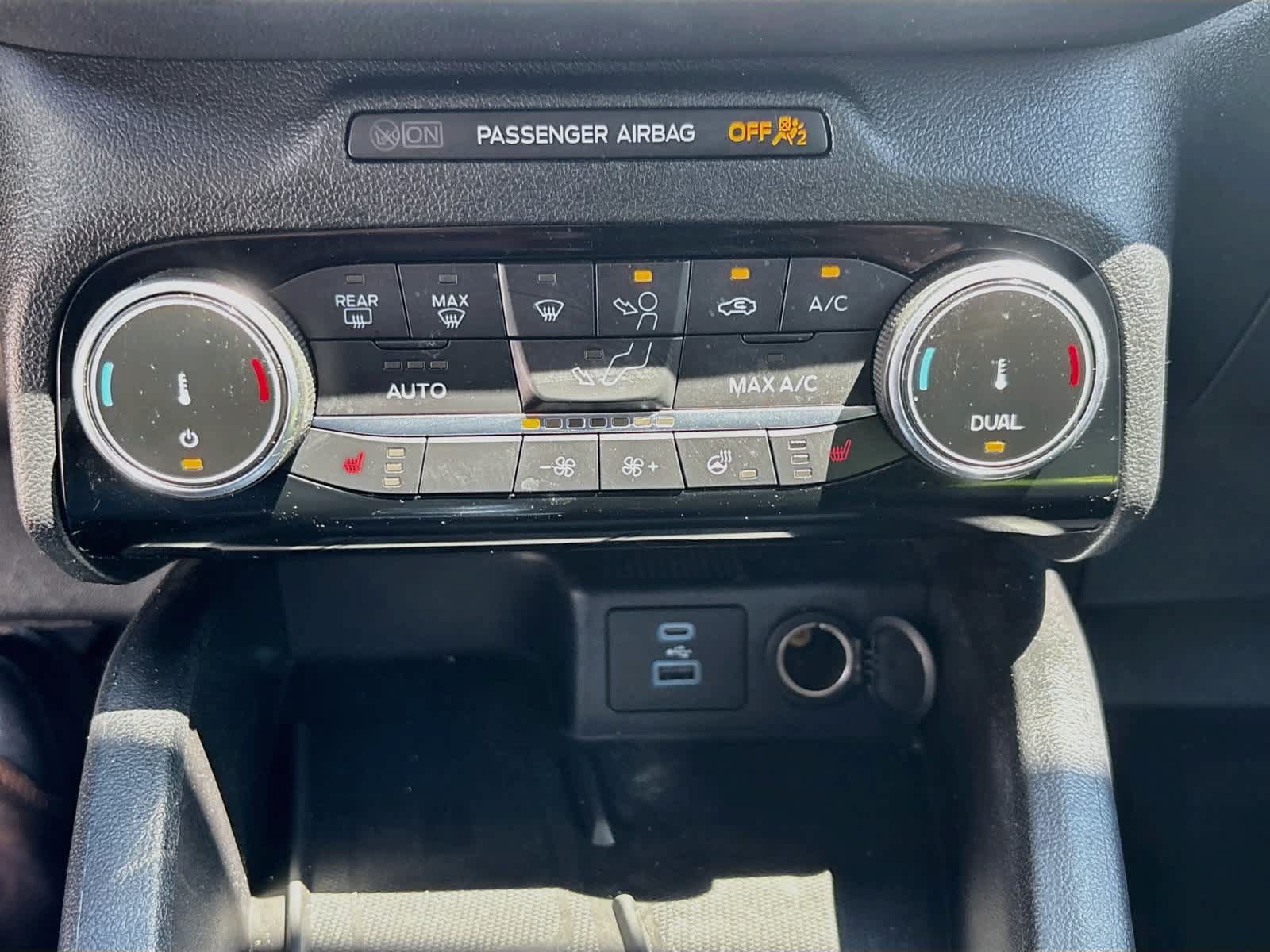 Used 2022 Ford Escape SEL w/ Technology Package FWD image 2