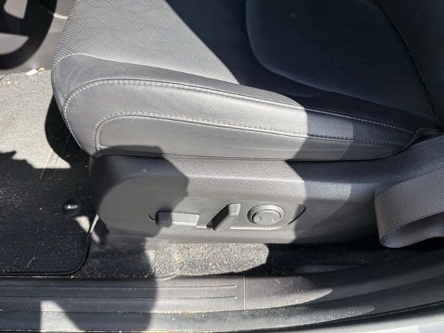 Used 2023 Kia Carnival LX image 30