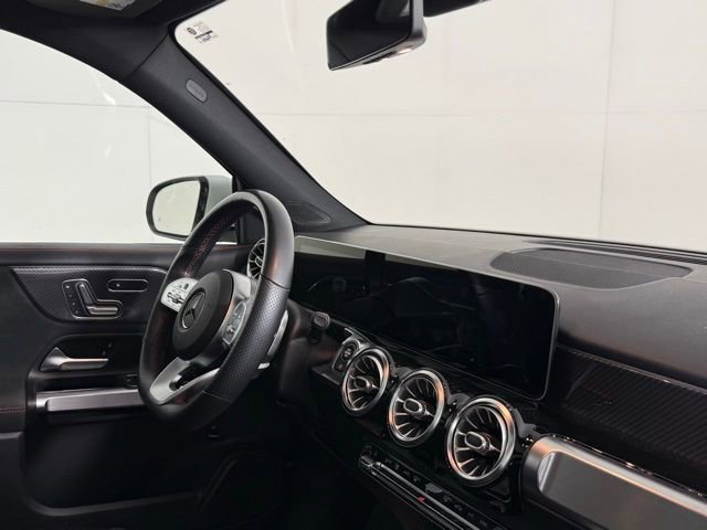 Used 2021 Mercedes-Benz GLB 250 image 33