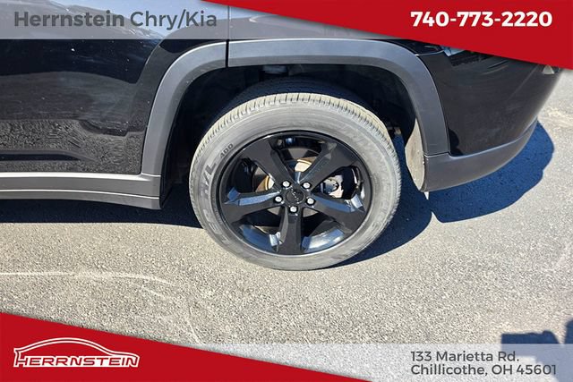 Used 2023 Jeep Grand Cherokee Altitude AWD/4WD image 23