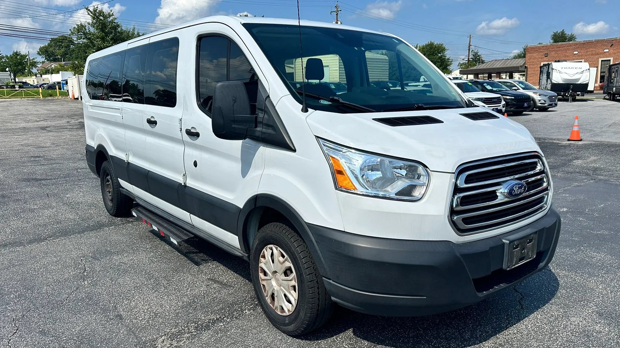 Used 2019 Ford Transit 350 XLT RWD image 2