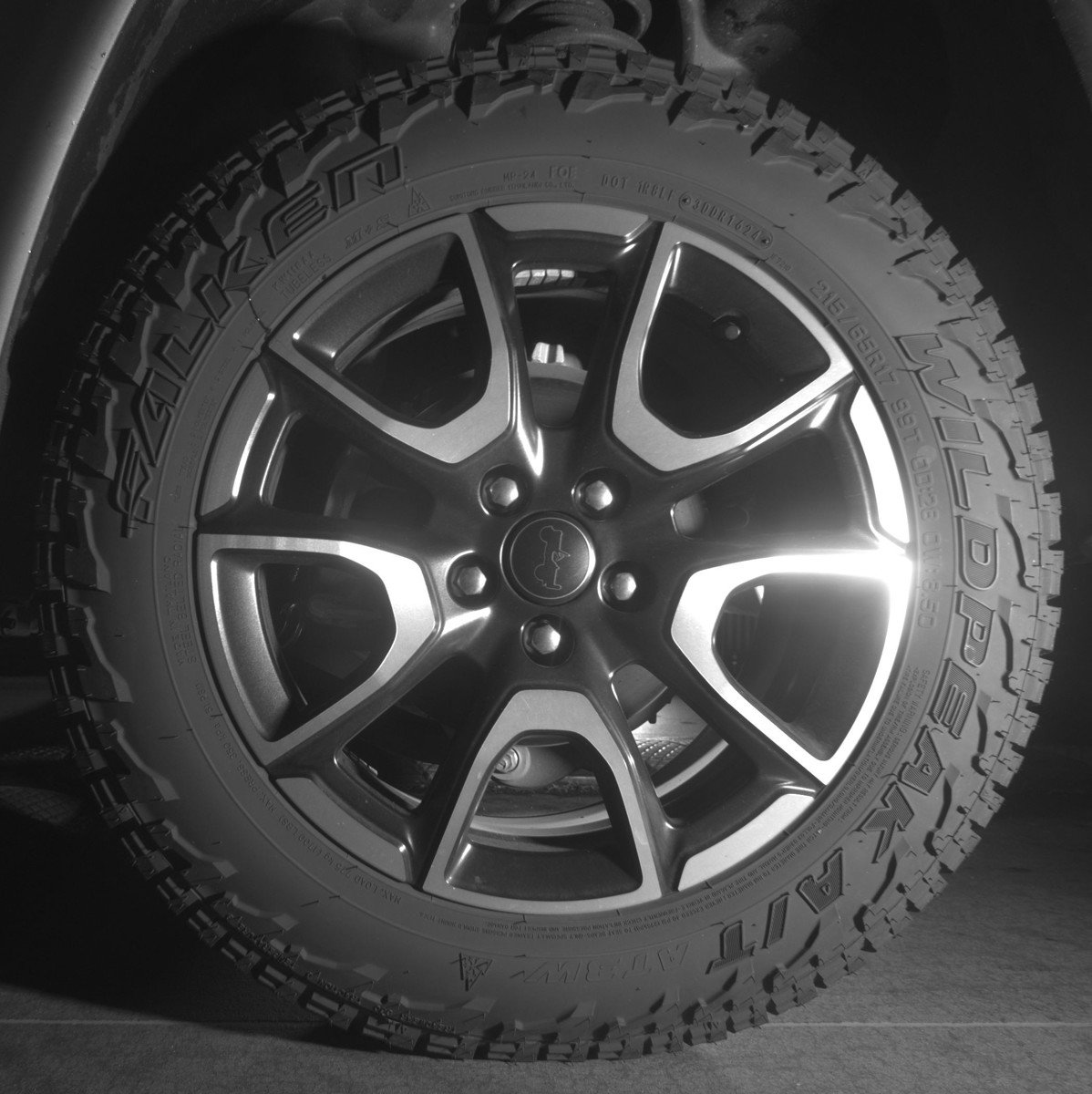 Used 2025 Jeep Compass Trailhawk AWD/4WD image 14