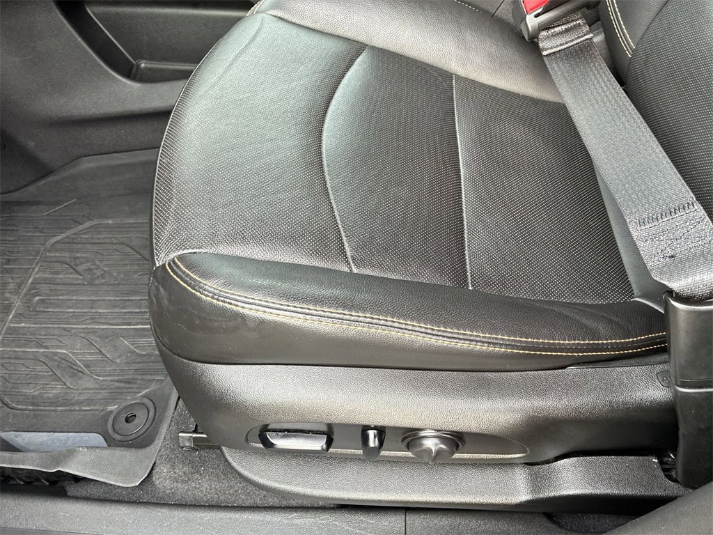 Used 2021 GMC Terrain SLT image 12