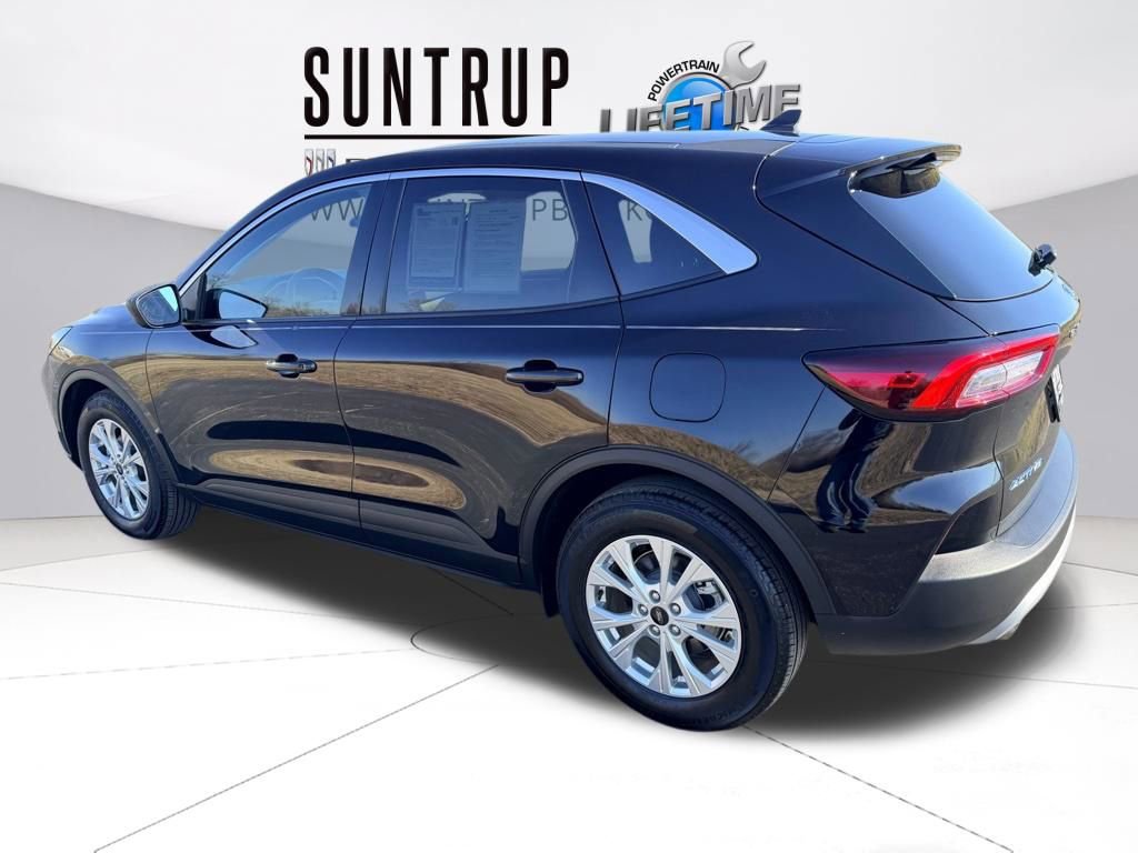 Used 2024 Ford Escape Active w/ Cold Weather Package image 2