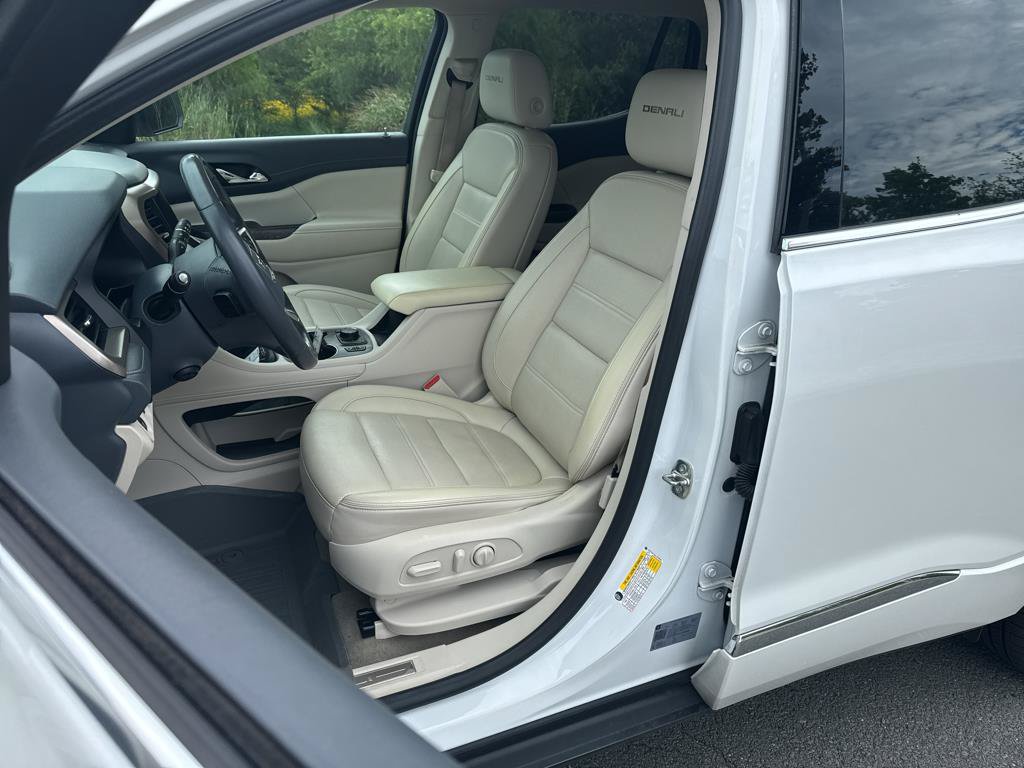 Used 2020 GMC Acadia Denali w/ Denali Ultimate Package AWD/4WD image 26