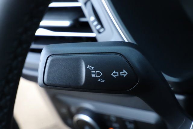 Used 2025 Ford Escape SE w/ PHEV Premium Package FWD image 38