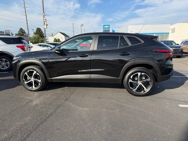 Used 2025 Chevrolet Trax RS w/ Sunroof Package FWD image 6