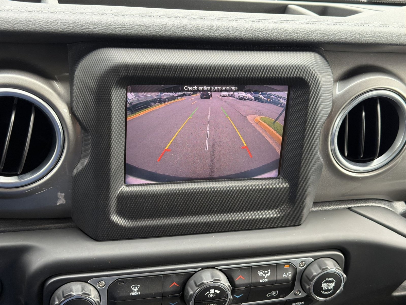 Used 2018 Jeep Wrangler Unlimited Sahara AWD/4WD image 19