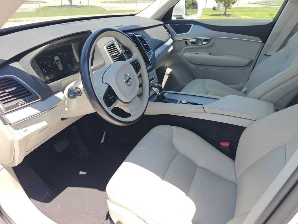 Used 2022 Volvo XC90 T5 Momentum FWD image 9