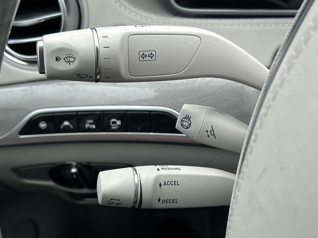 Used 2017 Mercedes-Benz S 550 Sedan image 31