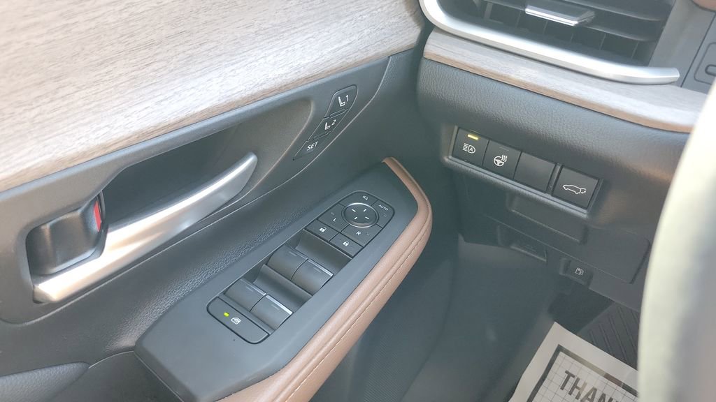 Used 2025 Toyota Grand Highlander AWD image 23