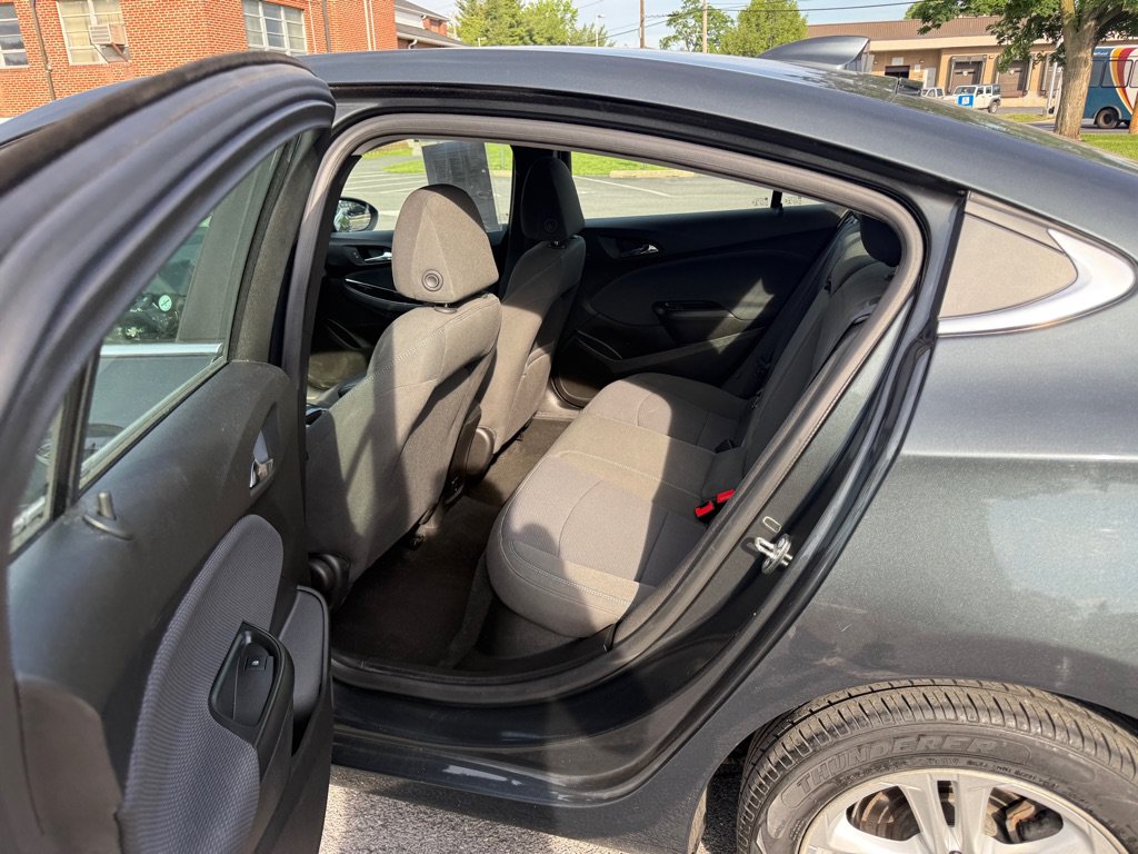 Used 2018 Chevrolet Cruze LT FWD image 6