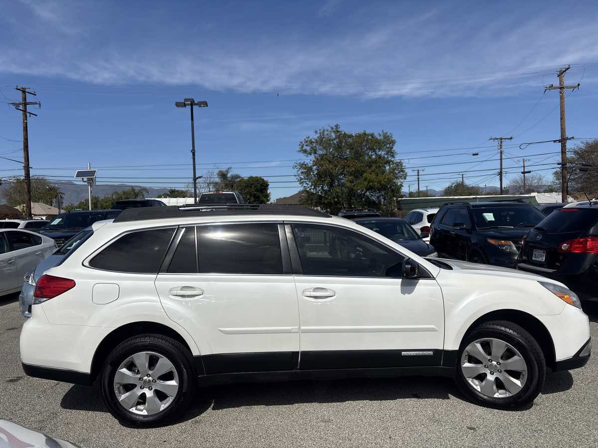 Used 2012 Subaru Outback 2.5i Premium w/ All-Weather Pkg image 4