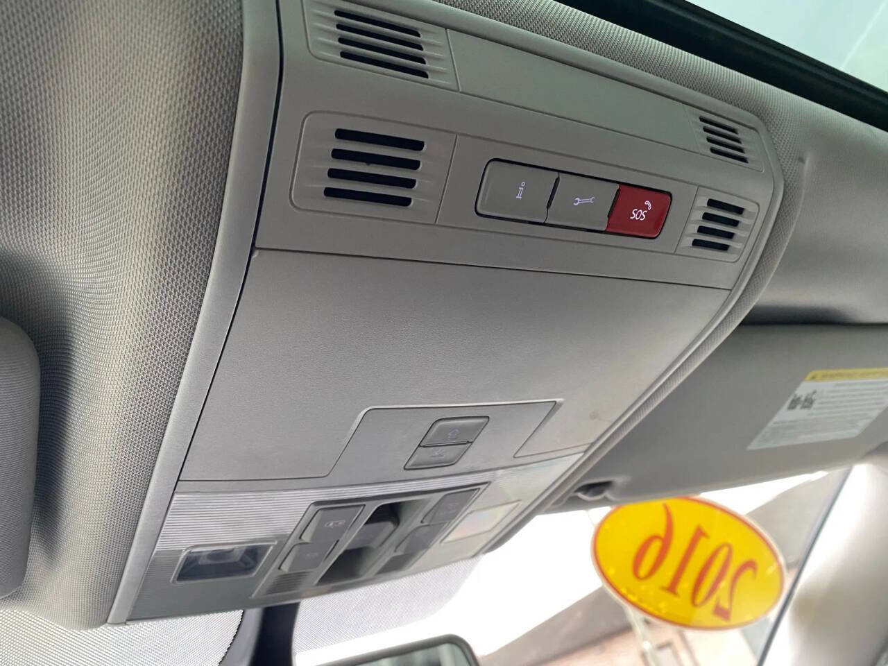 Used 2016 Volkswagen Golf S image 10