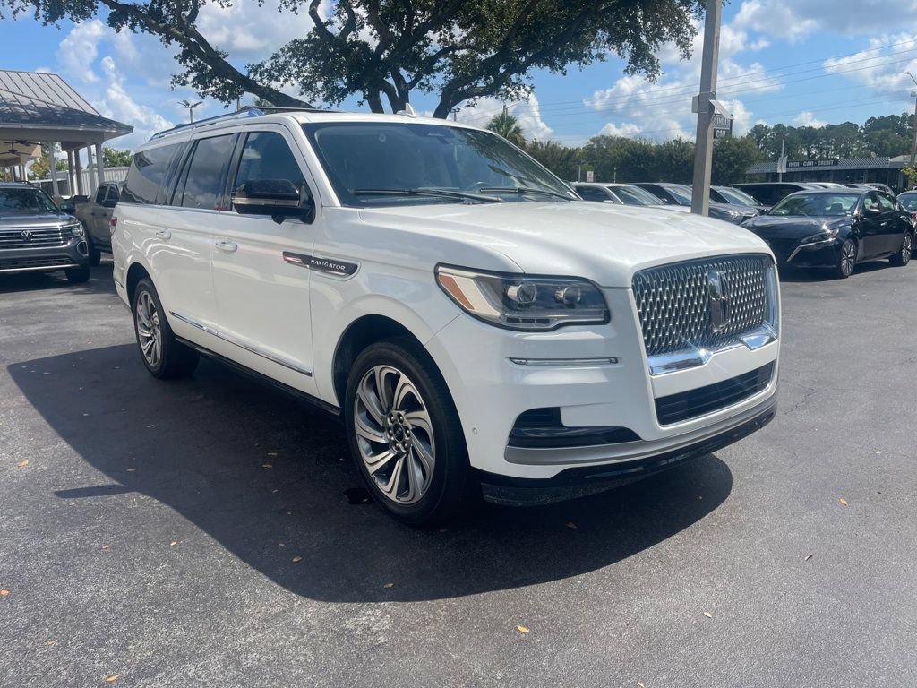 Used 2023 Lincoln Navigator L Reserve AWD/4WD image 8