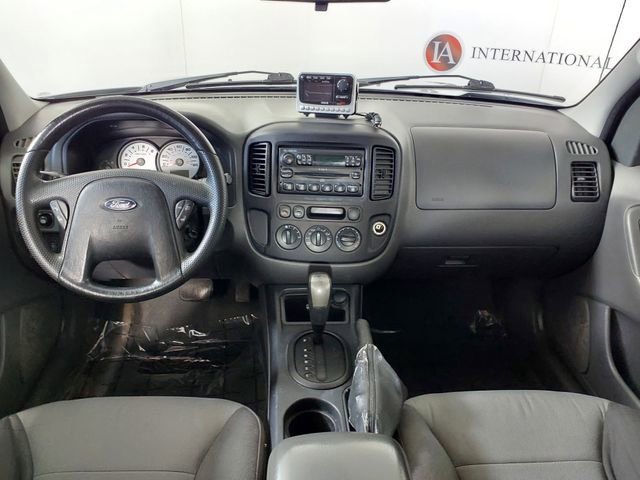 Used 2005 Ford Escape XLS FWD image 11