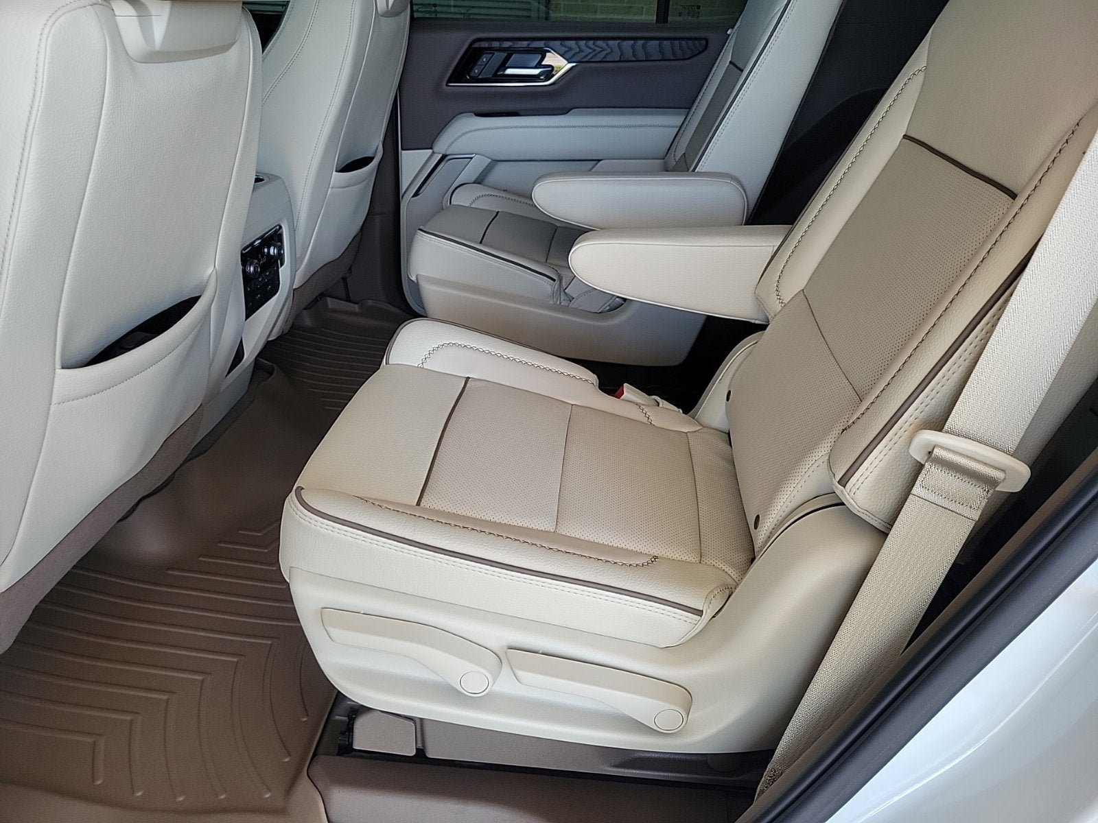 Used 2026 GMC Yukon Denali w/ Denali Reserve Package RWD image 16