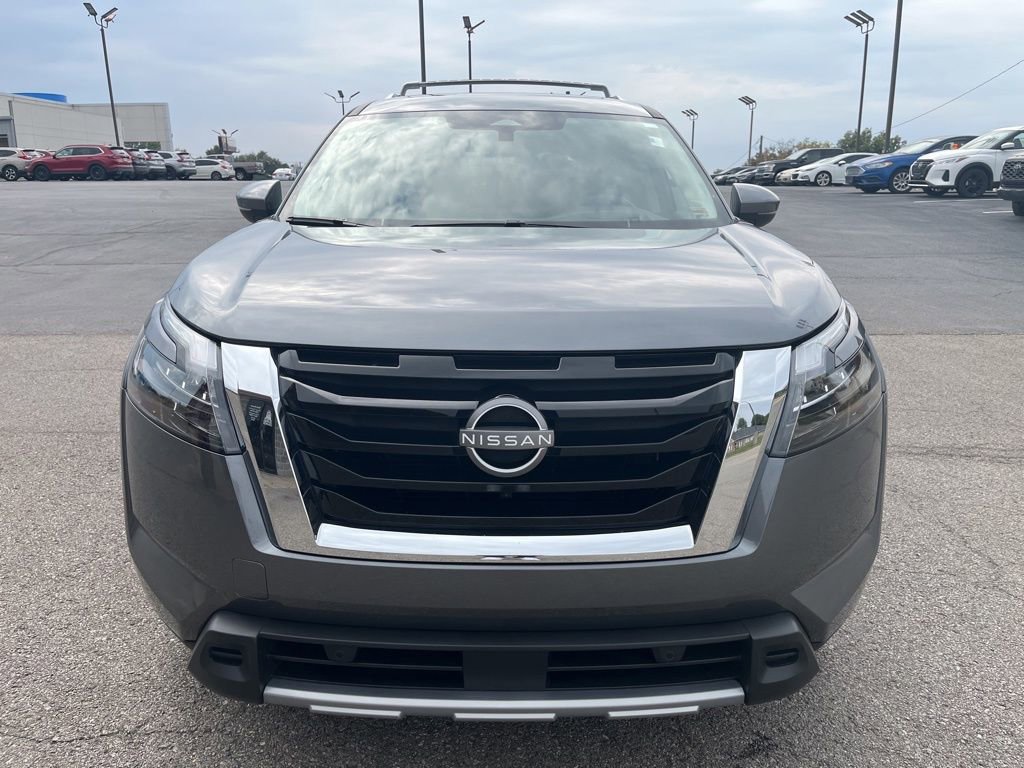 Used 2025 Nissan Pathfinder Platinum w/ Cargo Package image 8