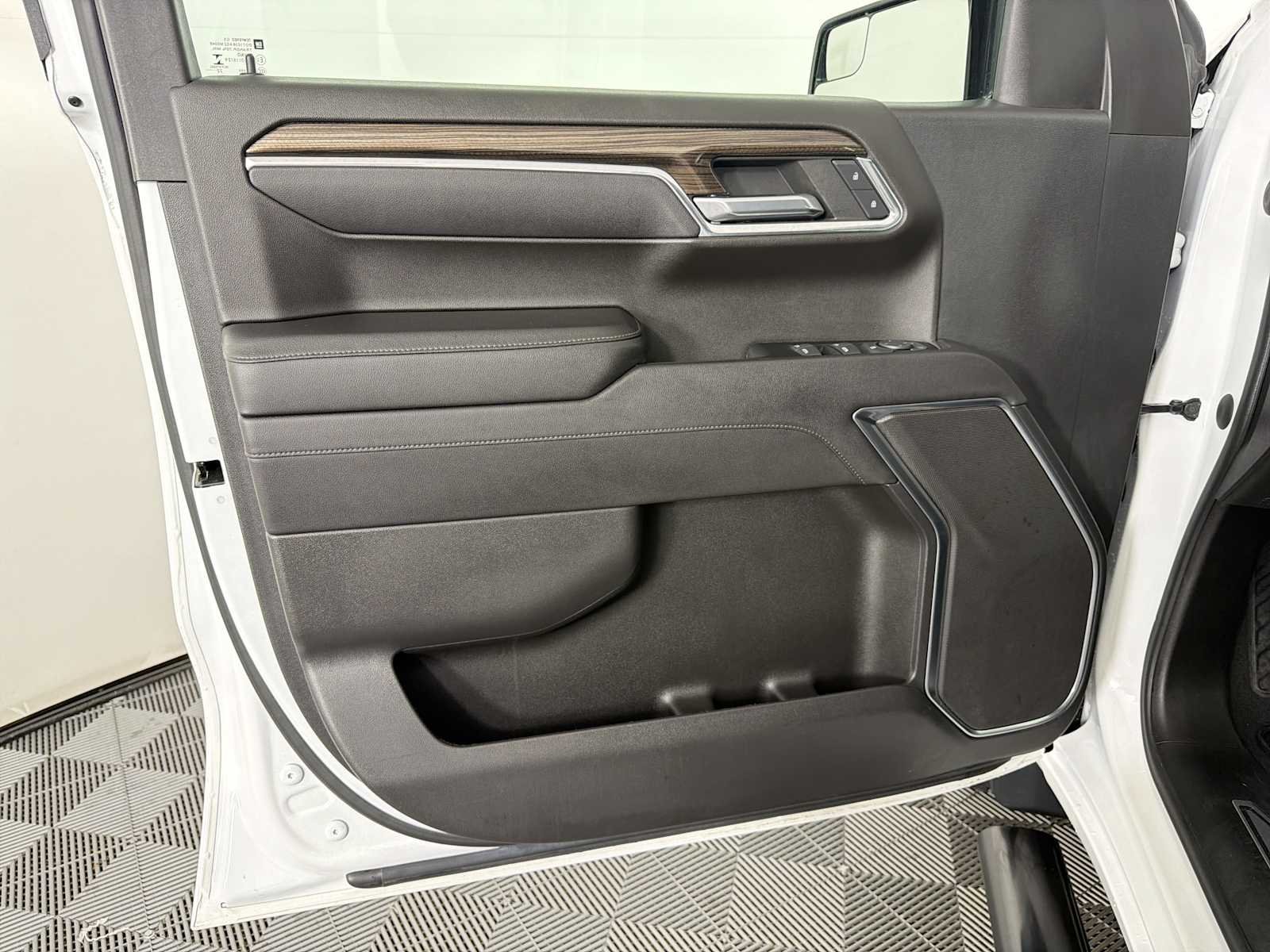 Used 2022 Chevrolet Silverado 1500 RST AWD/4WD image 8
