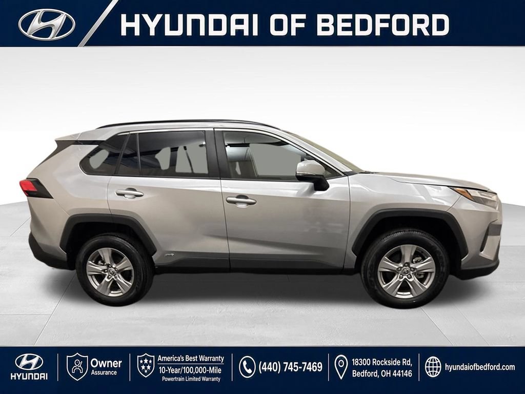 Used 2025 Toyota RAV4 XLE AWD/4WD image 4