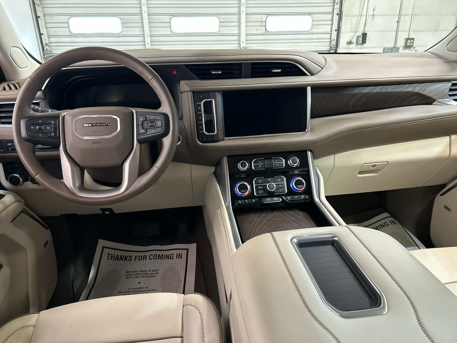 Used 2023 GMC Yukon XL Denali AWD/4WD image 4
