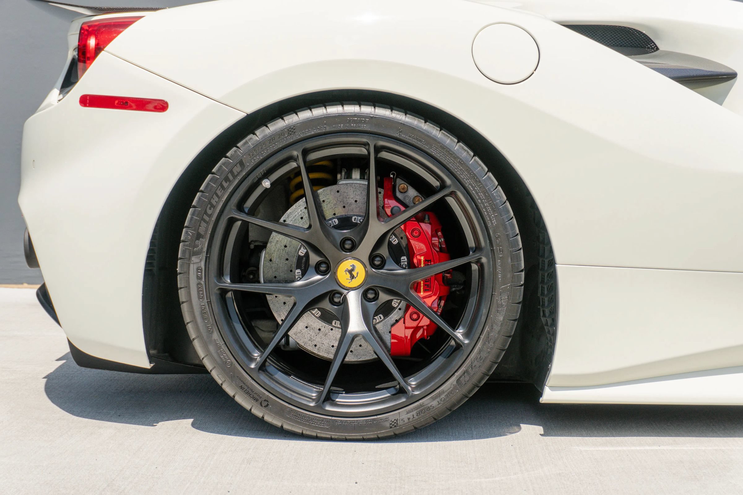 Used 2018 Ferrari 488 GTB RWD image 34