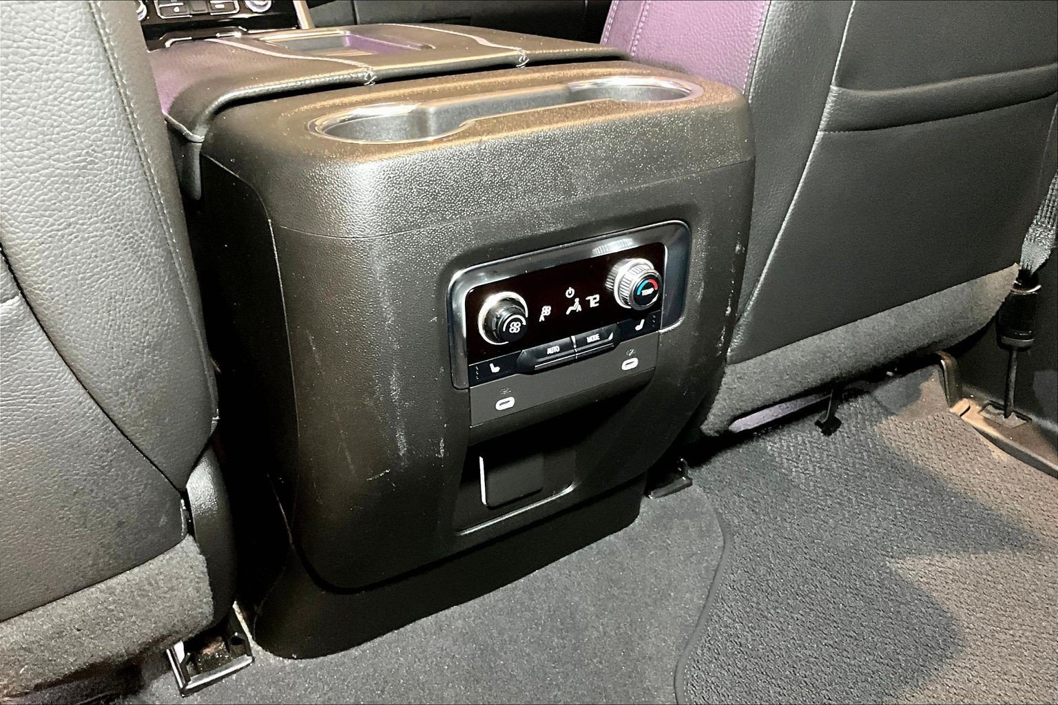 Used 2023 GMC Yukon XL Denali RWD image 11