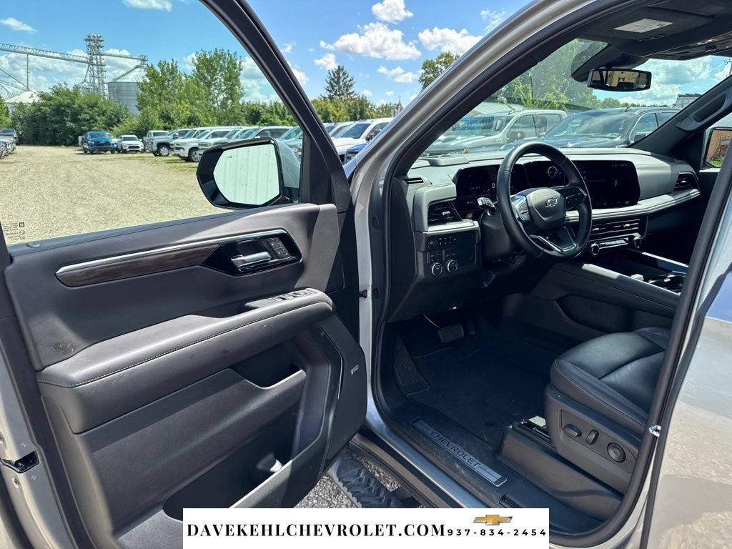 Used 2025 Chevrolet Tahoe Z71 w/ Comfort Package AWD/4WD image 16