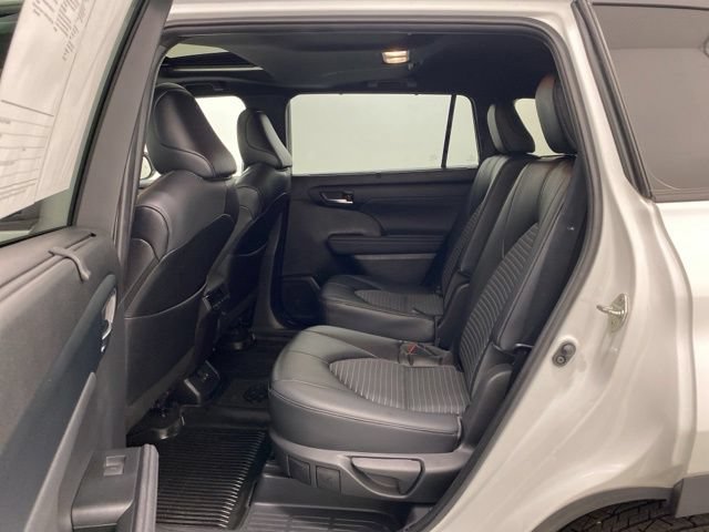 Used 2023 Toyota Highlander XSE AWD/4WD image 28