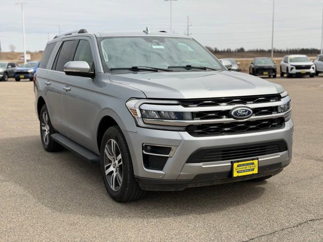 Used 2024 Ford Expedition Limited image 3