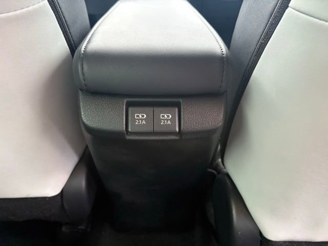 Used 2021 Toyota Prius XLE image 28