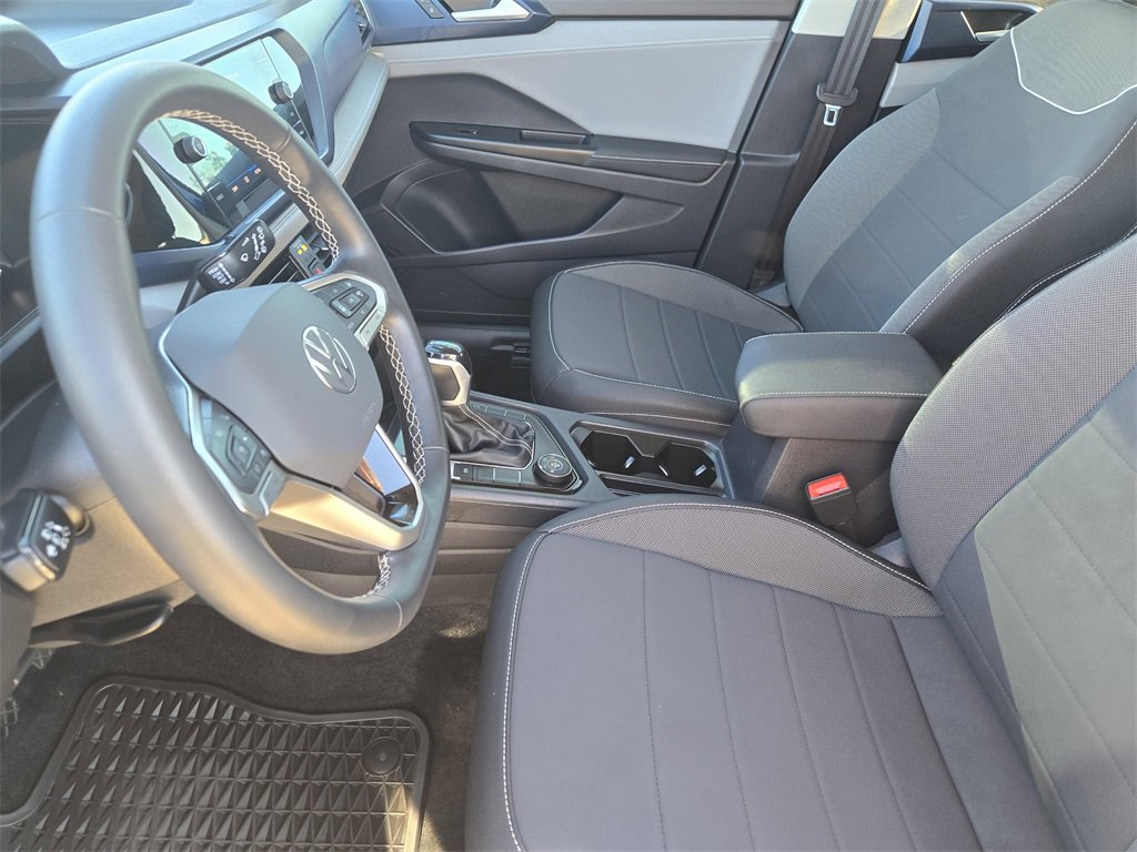 Used 2024 Volkswagen Taos SE image 15