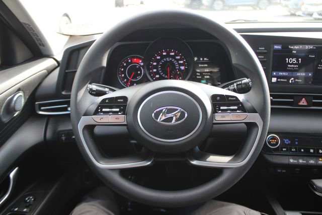 Used 2023 Hyundai Elantra SEL FWD image 12