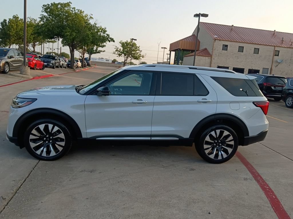 Used 2025 Ford Explorer Platinum w/ LUX Leather Package image 5