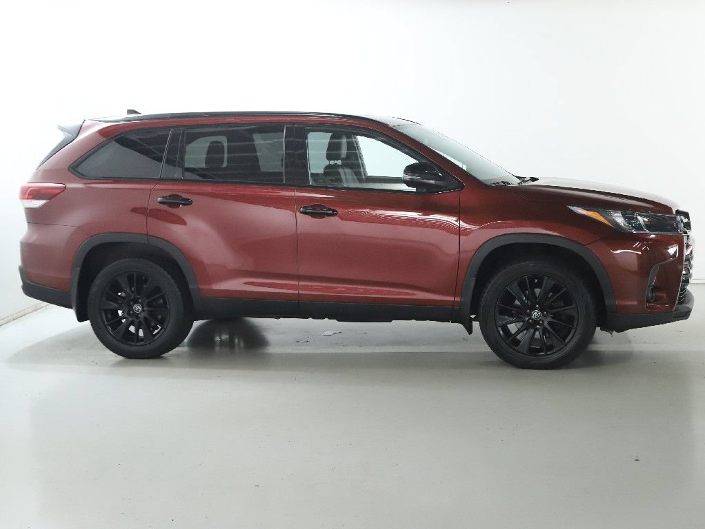 Used 2019 Toyota Highlander SE w/ Nightshade Edition AWD/4WD image 11