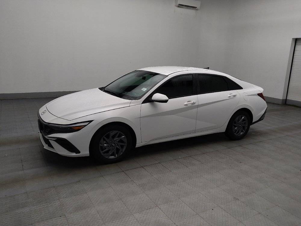 Used 2024 Hyundai Elantra Blue FWD image 2