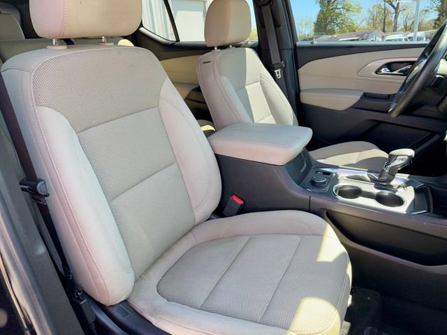 Used 2023 Chevrolet Traverse LS w/ LPO, Cargo Package AWD/4WD image 9