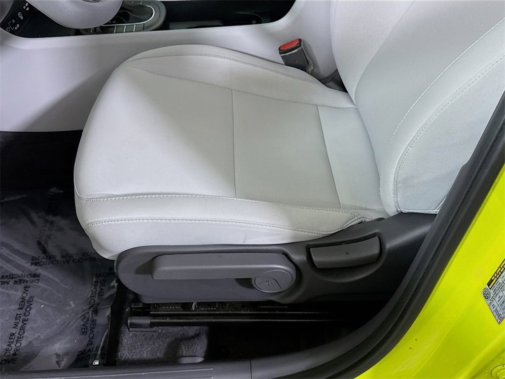 Certified 2025 Hyundai Kona SE image 23