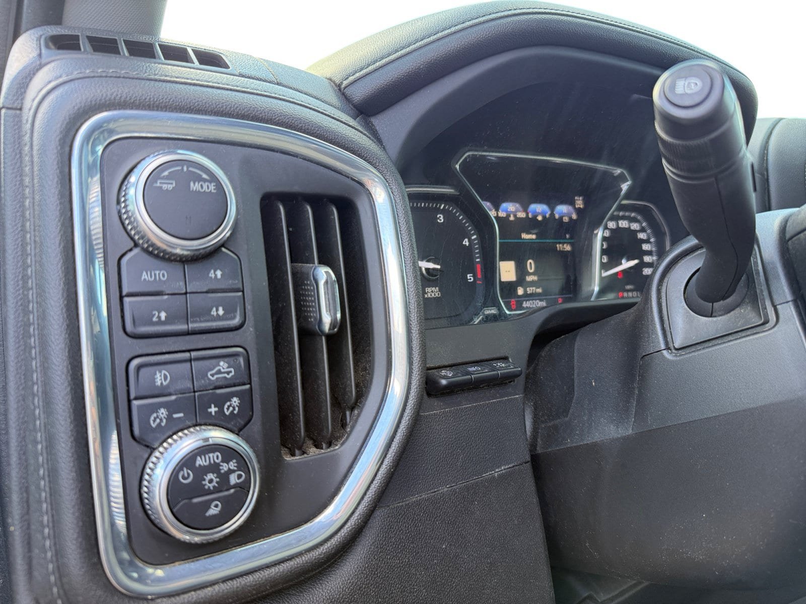 Used 2023 GMC Sierra 2500 Denali w/ Denali Ultimate Package AWD/4WD image 21