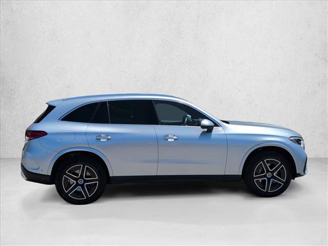 Used 2025 Mercedes-Benz GLC 350e 4MATIC image 4