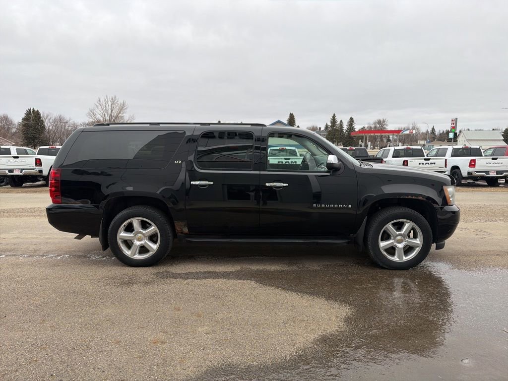 Used 2007 Chevrolet Suburban LTZ w/ LTZ Preferred Equipment Group image 5