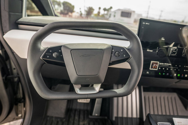 Used 2024 Tesla Cybertruck Cyberbeast AWD/4WD image 13